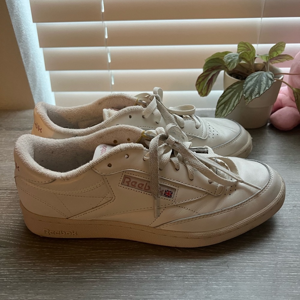 PINK REEBOKS OWO